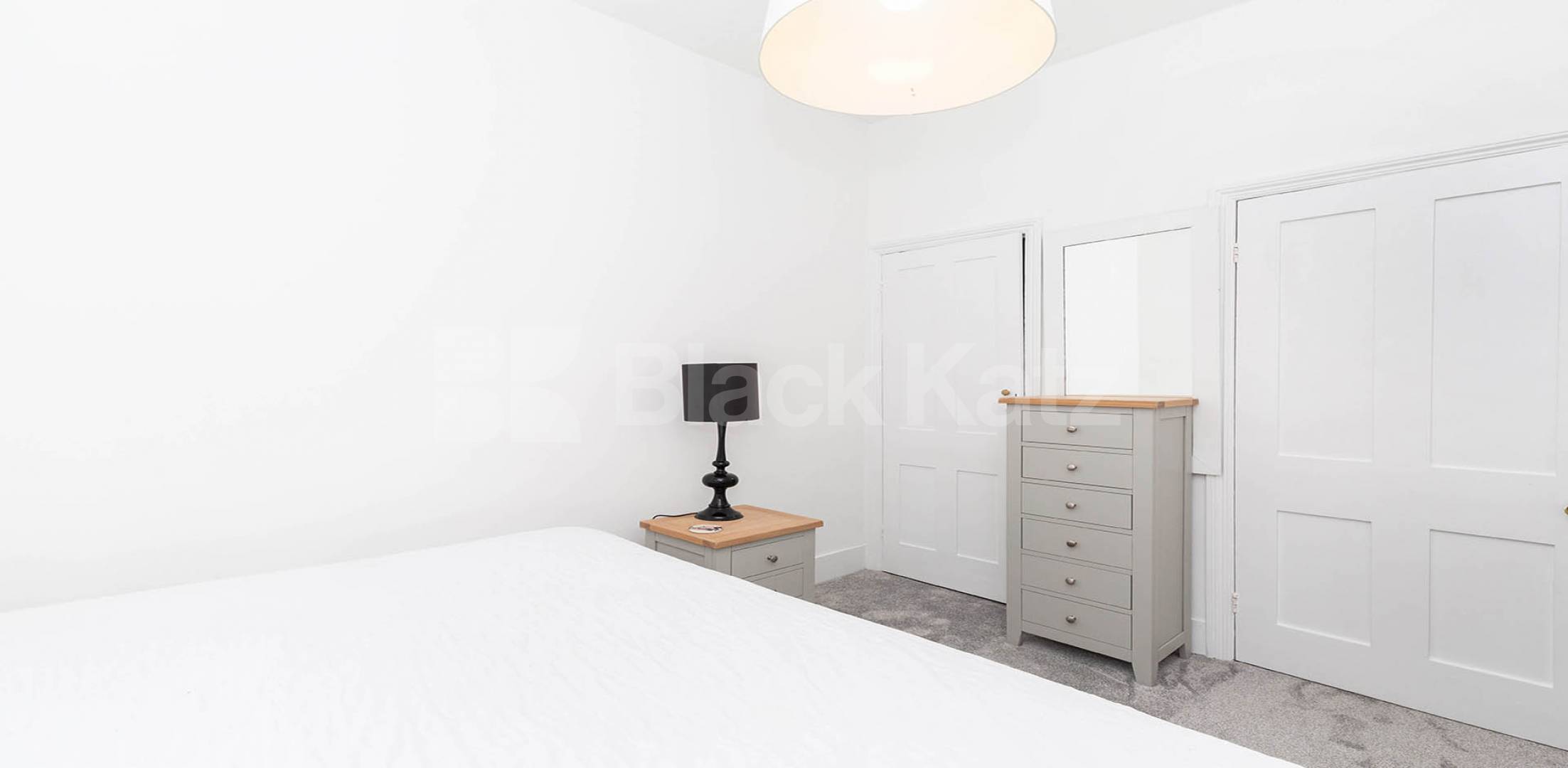 Central camden location 3 double bedrooms plus lounge mins to tube snd shops College Place, Camden